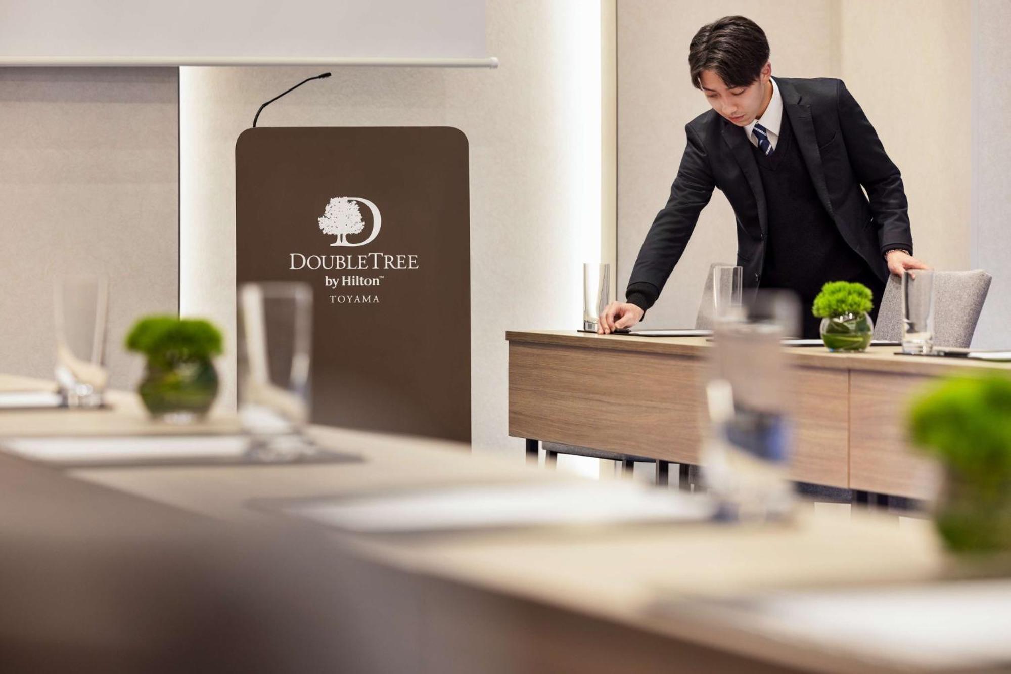 Hotel Doubletree By Hilton Toyama Station Zewnętrze zdjęcie