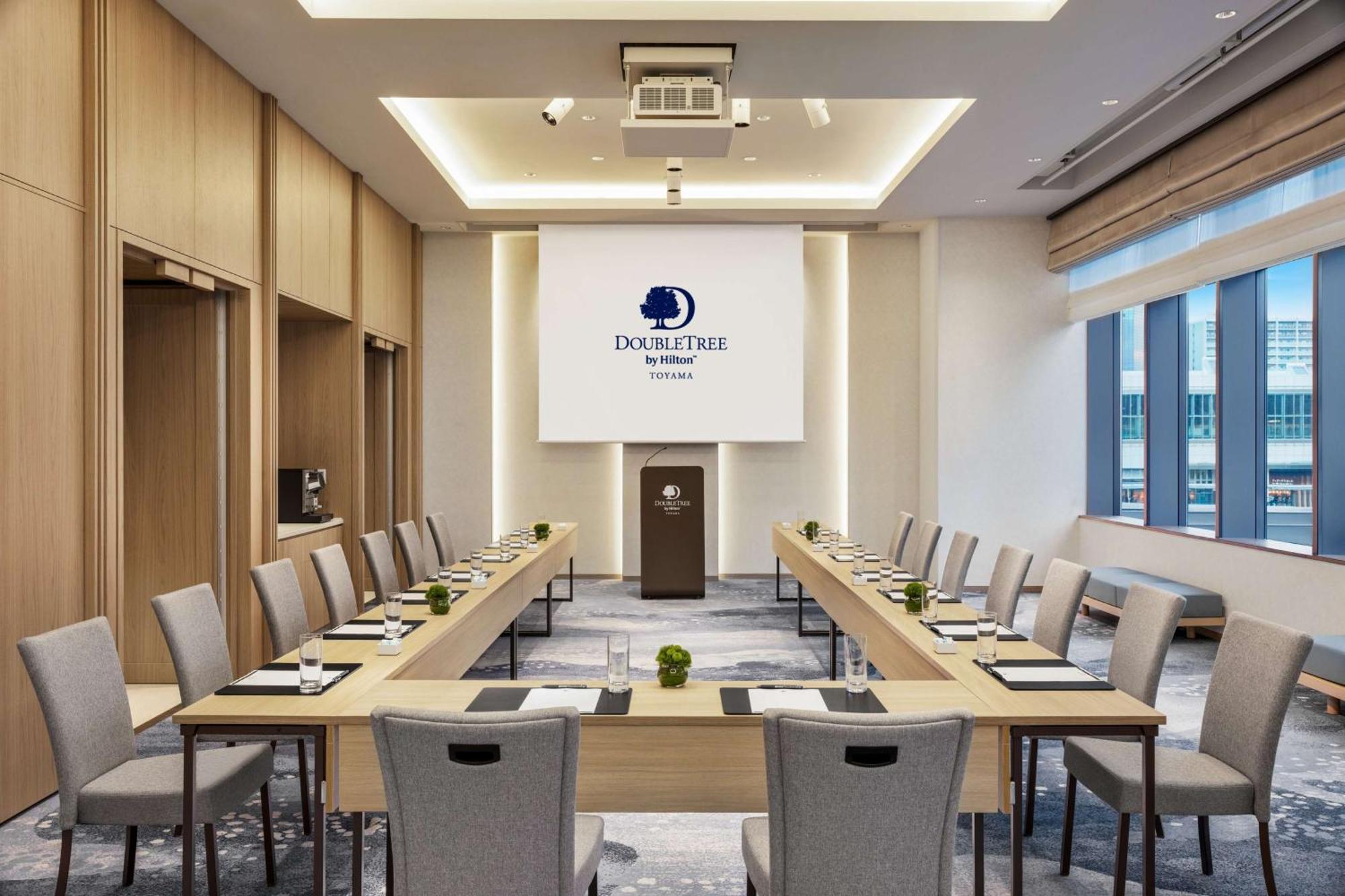 Hotel Doubletree By Hilton Toyama Station Zewnętrze zdjęcie